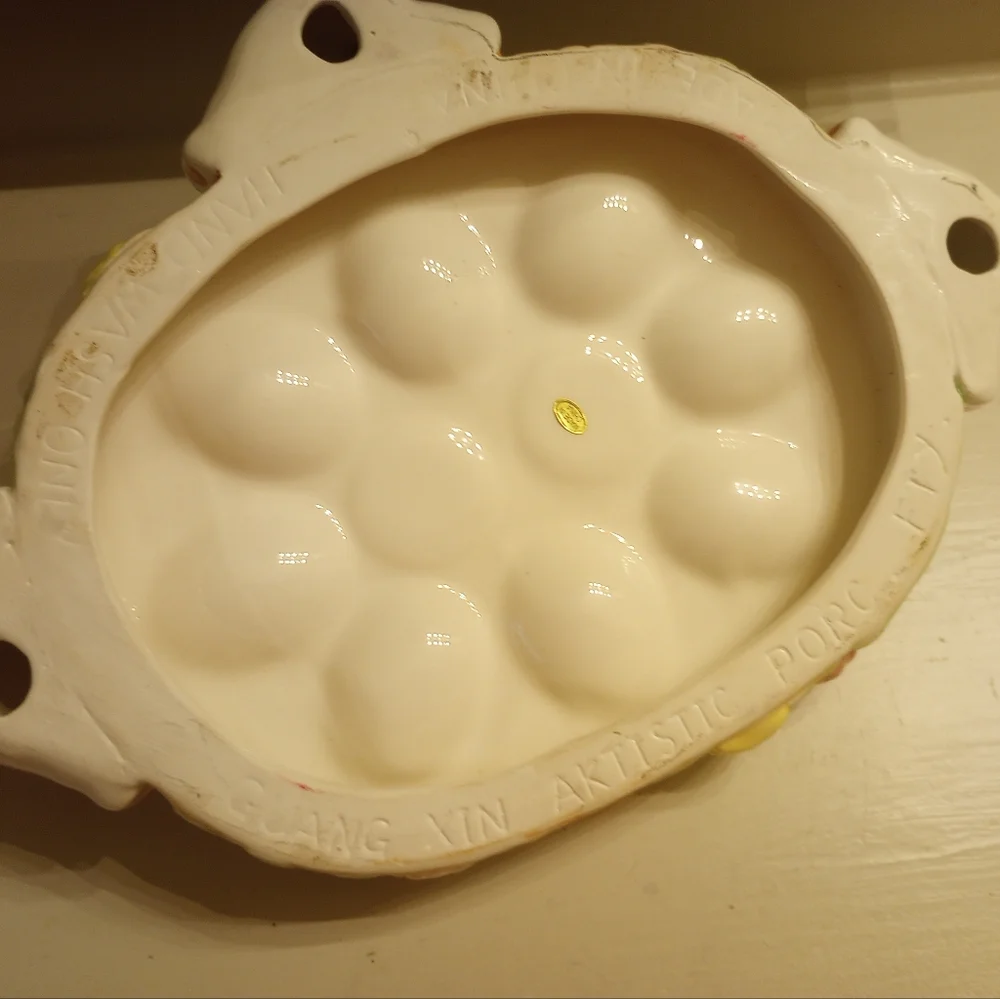 Ceramic Easter Egg Display Plate and matching salt and pepper shakers - Picture 8 of 11